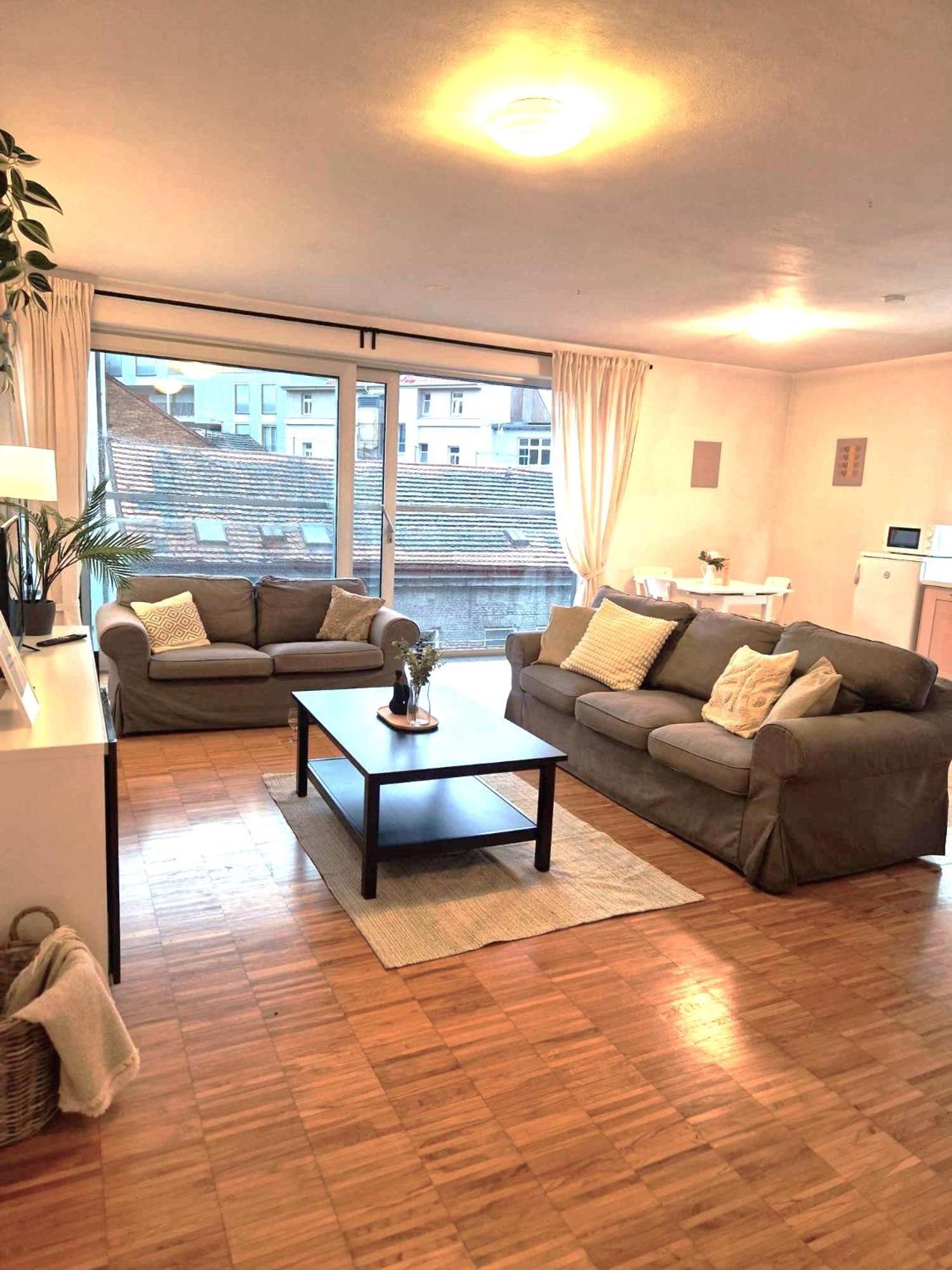 Spacious Near Center With Balcony And Garage Parking Lejlighed *